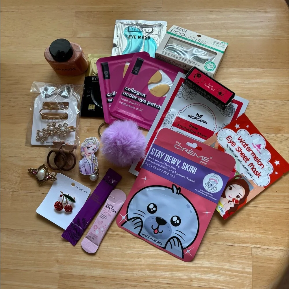 Assorted Beauty and Accessory Set - Picture 13 of 13